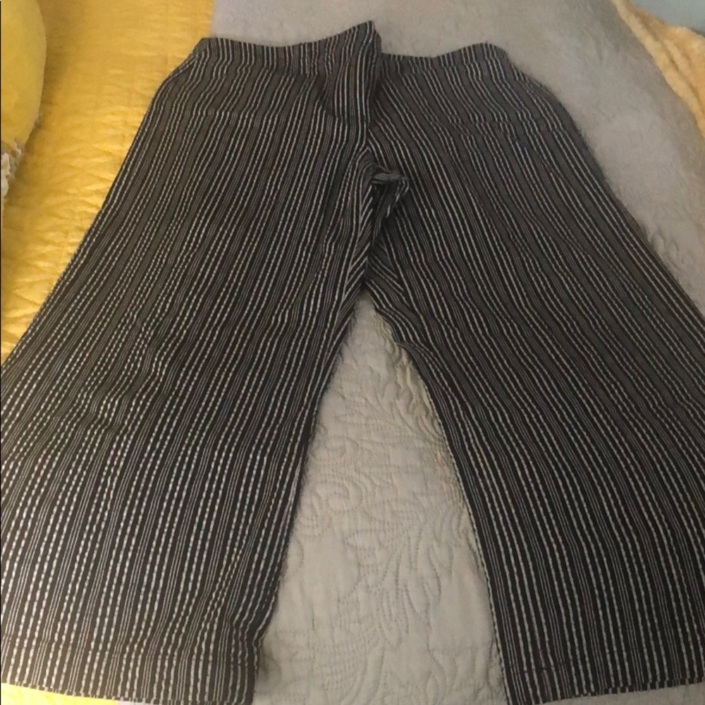 Cute ankle length pants... barely worn!